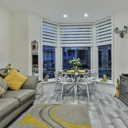 Tudor House Holidays - The For 2 People Scarborough