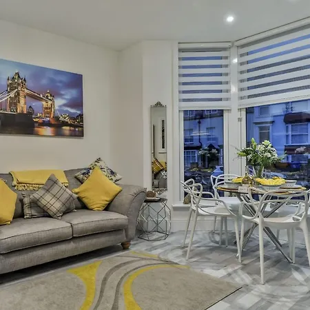 Tudor House Holidays - The For 2 People Scarborough