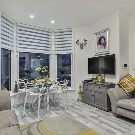 Tudor House Holidays - The For 2 People *