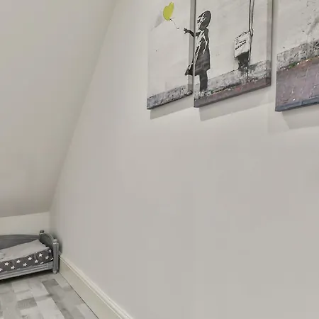 2 Bed Flat - Sleeps 4 - Pets - Parking - Wifi *