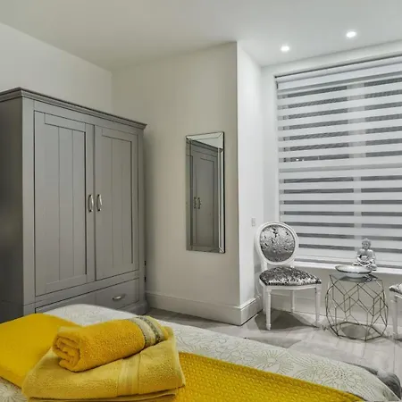 2 Bed Flat - Sleeps 4 - Pets - Parking - Wifi Scarborough